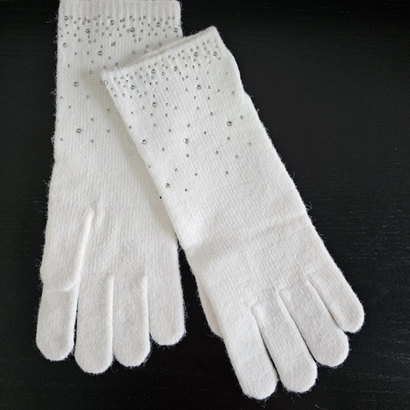 White/Cream Rhinestone Gloves - Picture 9 of 9